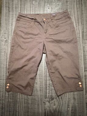 Women’s Brown Casual Capris with Button accents